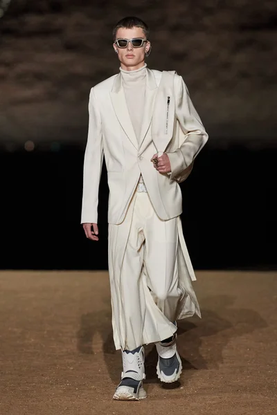 Look 7